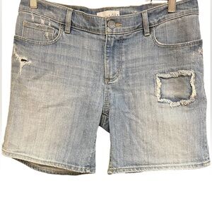 💙🔥Ann Taylor Loft size 4/27 classic distressed denim shorts. Great quality!